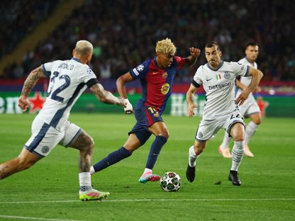 لاعب برشلونة لامين يامال قبل تسجيل هدف الفريق الأول أمام إنتر بذهاب نصف نهائي دوري أبطال أوروبا - 30 أبريل 2025 - Reuters