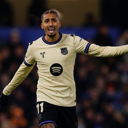 ثلاثي برشلونة يعتذر للجماهير بعد "ليلة سوداء" في لندن