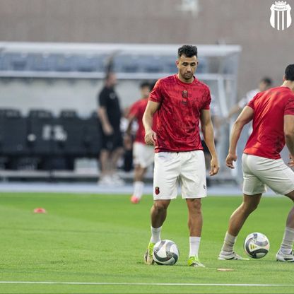 شاهد.. تريزيغيه يغادر الملعب في الدقيقة 13 بعد إصابته أمام الخليج