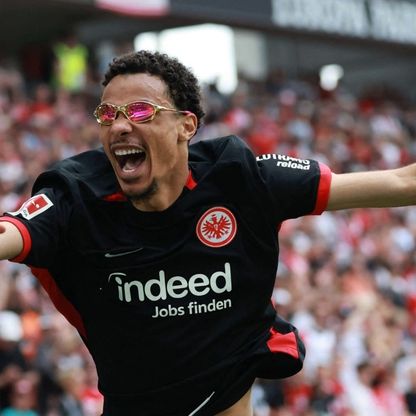 نيوكاسل يُباغت ليفربول بعرض مغرٍ لهوغو إكيتيكي