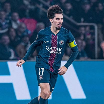 باريس سان جيرمان يتعرض لصدمة قوية قبل مواجهة برشلونة