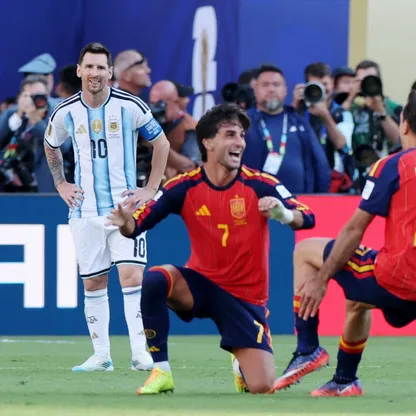فيران توريس يحتفل أمام ليونيل ميسي بعد فوز إسبانيا بكأس العالم على حساب الأرجنتين - 19 يوليو 2026
