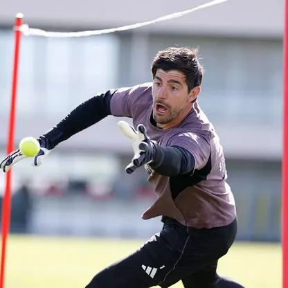 تيبو كورتوا خلال تدريب لريال مدريد - 28 أبريل 2026