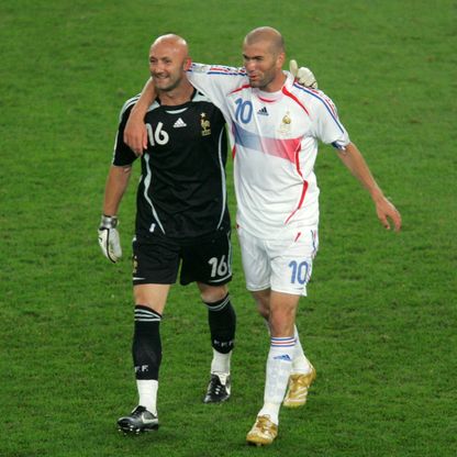 22 مساعداً لزيدان في منتخب فرنسا.. وعودة الحارس الأسطوري