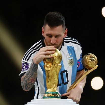 ميسي: الأرجنتين ليست مرشحة للفوز بكأس العالم وهذه حقيقة علاقتي برونالدو