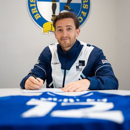 عودة مدافع ويلز السابق إلى الملاعب بعد عامين من إصابته بسكتة قلبية