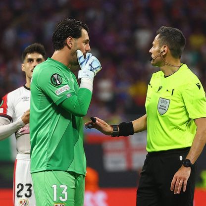 لماذا تظاهر حارس رايو فايكانو بالإصابة خلال نهائي دوري المؤتمر الأوروبي؟
