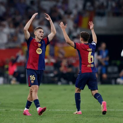 شاهد.. برشلونة طالب بـ3 ركلات جزاء وحكم VAR ينقذ ريال مدريد