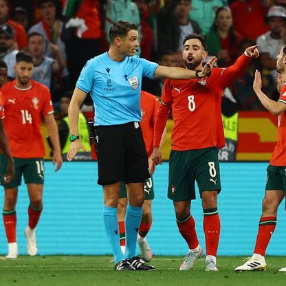 يُثير قلق أندية فرنسا.. تعرّف على حكم مباراة باريس سان جيرمان وبايرن ميونيخ