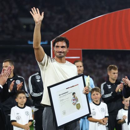 ألمانيا تُكرّم المدافع المعتزل ماتس هوملز بعد مسيرة حافلة