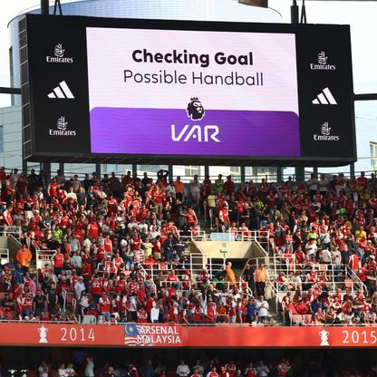 أندية الدوري الإنجليزي تحسم قرارها بشأن مشروع إلغاء "VAR"