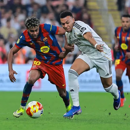 لامين يامال وكيليان مبابي خلال مباراة برشلونة وريال مدريد بنهائي كأس السوبر الإسباني - 11 يناير 2026