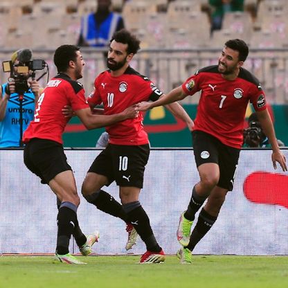 مدافع منتخب مصر يغادر المعسكر على طريقة محمد صلاح