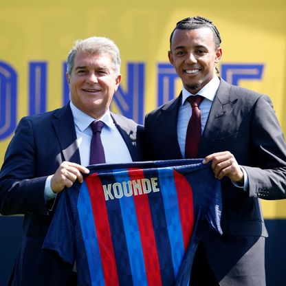 القضاء يُلاحق برشلونة بسبب مشكلة في عملية انتقال كوندي