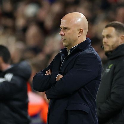 سلوت يشعر بخيبة أمل ولا يصدق تعادل ليفربول مع ليدز