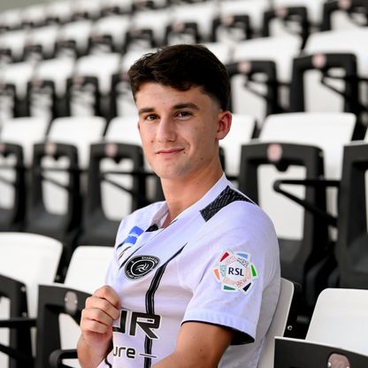 الشباب يضم أوناي من الاتحاد ويتعاقد مع الحارس غروهي مجاناً