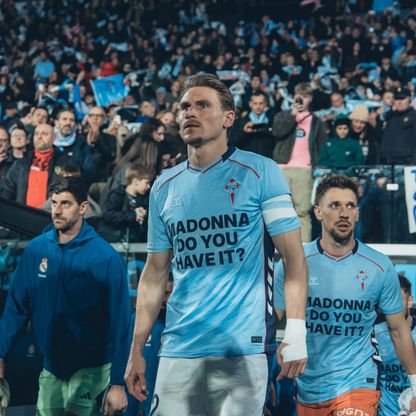 "ملكة البوب" مادونا تكشف لغز قميص سيلتا فيغو بعد 36 عاماً