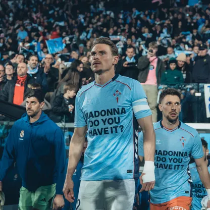 لاعبو سيلتا فيغو يحملون رسالة إلى مادونا خلال مواجهة ريال مدريد - 6 مارس 2026