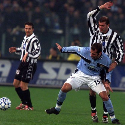 زين الدين زيدان: نجوت من اعتداء لمشجعي يوفنتوس بعد مباراة سيئة