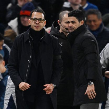 مدرب تشيلسي يرفض إدانة أسلوب لعب أرسنال بعد انتقادات عنيفة