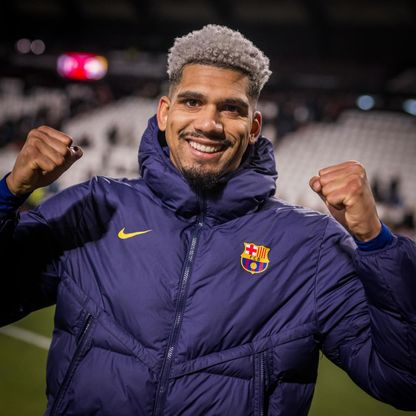 أراوخو: هانزي فليك بمثابة الأب للاعبي برشلونة