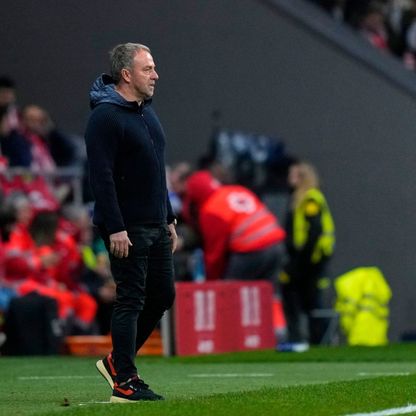 "يجب التحلي بمرونة أكبر".. لاعبو برشلونة يردون على انتقادات فليك