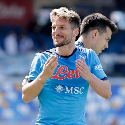 أسطورة نابولي يعلن اعتزاله كرة القدم