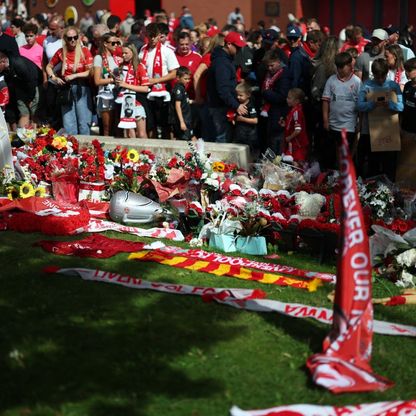 تكريم مُفعم بالمشاعر للراحل جوتا في مباراة ليفربول الأولى في أنفيلد