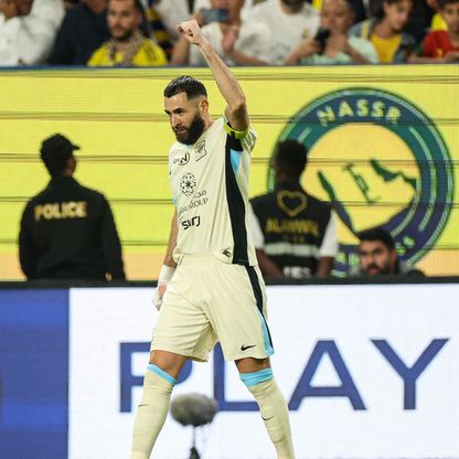 كريم بنزيما يطارد رقم فهد المولد في دوري روشن السعودي