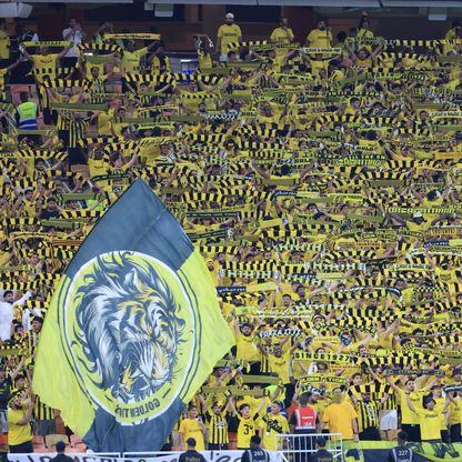 غرامة ضخمة وحرمان الاتحاد من مشجعيه بسبب لافتة "ديربي جدة"