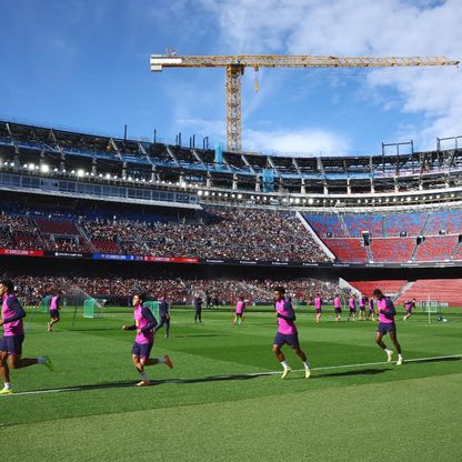 "جبل من الديون".. برشلونة على رأس قائمة الخطر في العالم