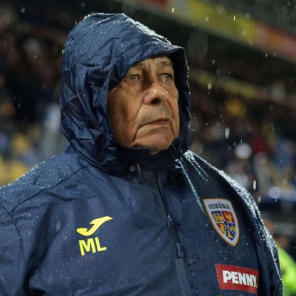 نقل لوشيسكو مدرب رومانيا للمستشفى بعد خسارة ملحق كأس العالم