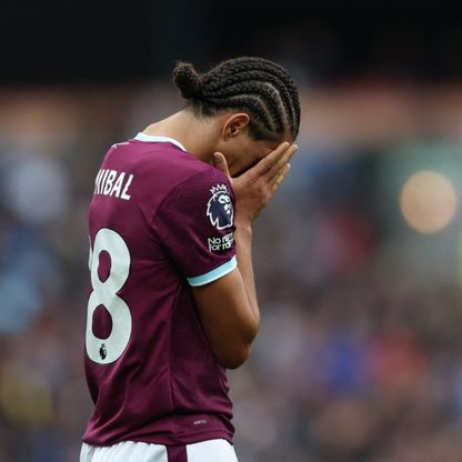 مدرب بيرنلي يدافع عن حنبعل المجبري بعد الهزيمة أمام ليفربول