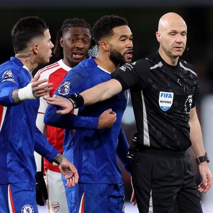 رغم طرد كايسيدو.. تشيلسي يفرض التعادل على أرسنال في ديربي عنيف