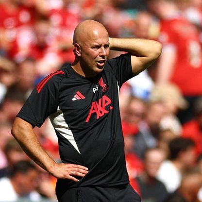 مدرب ليفربول يشرح لماذا أنفق 300 مليون يورو على صفقات جديدة