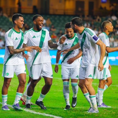 لاعبو الأهلي يحتفلون بعد التسجيل بمواجهة القادسية في نصف نهائي كأس السوبر السعودي - 20 أغسطس 2025