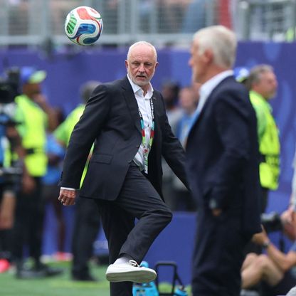 أرنولد: العراق لم يودع كأس العالم ومبابي مدمر