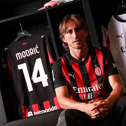 بعد 13 عاماً في ريال مدريد.. مودريتش يبدأ رحلته مع ميلان