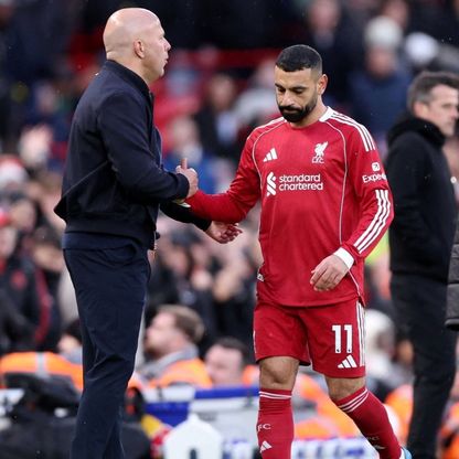 صدمة لألونسو.. ليفربول ينوي الإبقاء على المدرب سلوت لهذا السبب