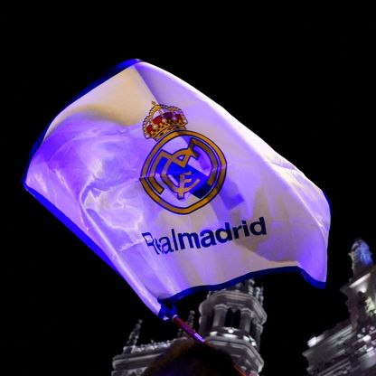 ريال مدريد يتسلم كأس بطل الدوري الإسباني مرتين