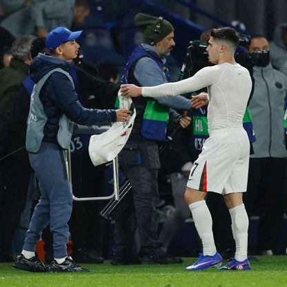 نيتو يفلت من الإيقاف بعد دفع "حامل الكرة" خلال مباراة سان جيرمان