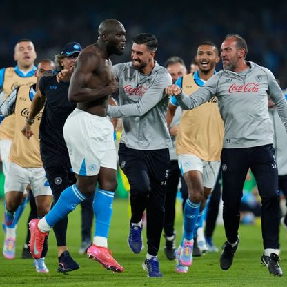 بث مباشر.. نابولي يتوج بلقب الدوري الإيطالي بفضل الفنان مكتوميناي والدبابة لوكاكو