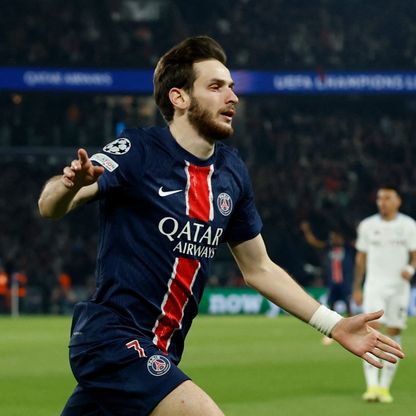 كفاراتسخيليا أفضل لاعب في مباراة باريس سان جيرمان وأستون فيلا