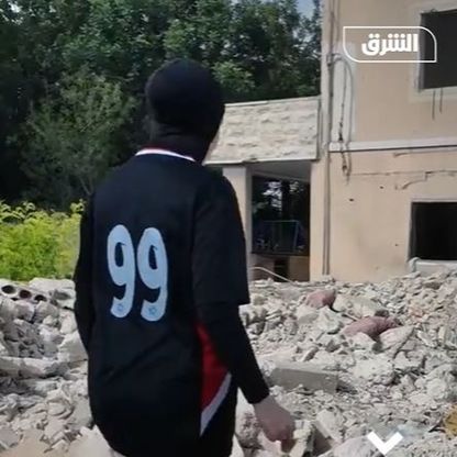 شاهد.. كرة القدم تجمع شمل لاعبات فريق بجنوب لبنان