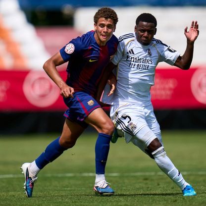 برشلونة يخسر برباعية ضد ريال مدريد وحمزة عبد الكريم يرفض الفضية