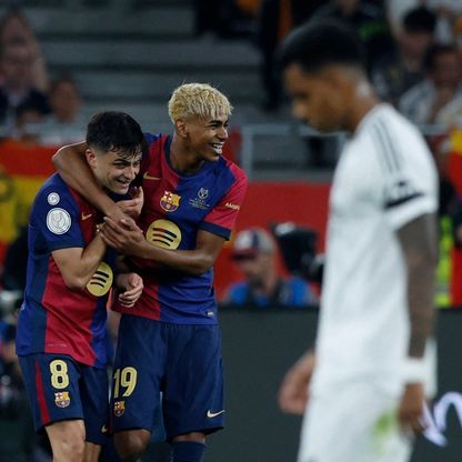 قذيفة بيدري تكلل هيمنة برشلونة في الشوط الأول واستسلام ريال مدريد