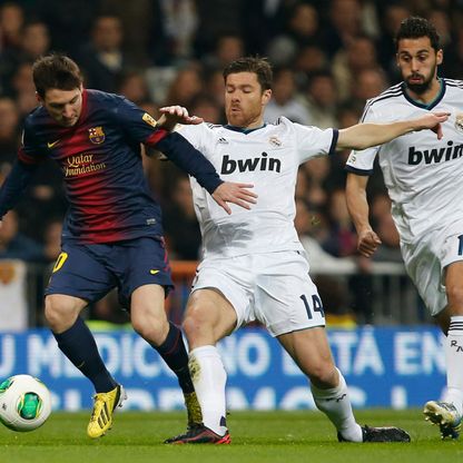 قبل أول كلاسيكو له مدرباً.. ما هي نتائج تشابي ألونسو لاعباً مع ريال مدريد ضد برشلونة؟