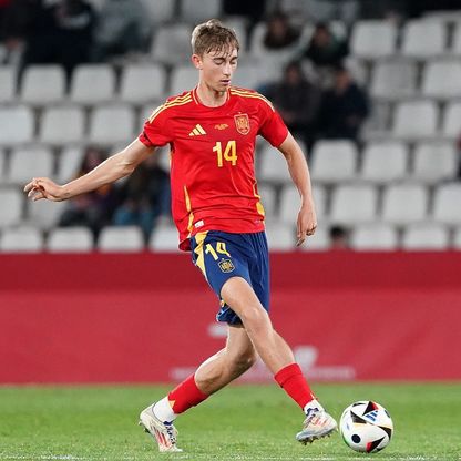 هويسن: هذا ما يريده مني تشابي وأحلم بأن أكون "راموس الجديد"