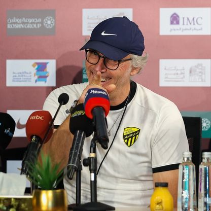 لوران بلان يكشف حالة بنزيما ورايكوفيتش ويشيد بصفقات الاتحاد