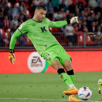 نيوم السعودي يتفق على ضم حارس ألميريا لويس ماكسيميانو